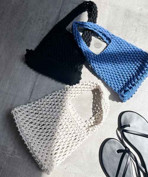 ISOOK（アイスー）の「【ZOZO限定】Mesh mini hand bag / メッシュミニハンドバッグ（ハンドバッグ・レディース・アイボリー/ブラック/ブルー・FREE）」の4枚目の写真