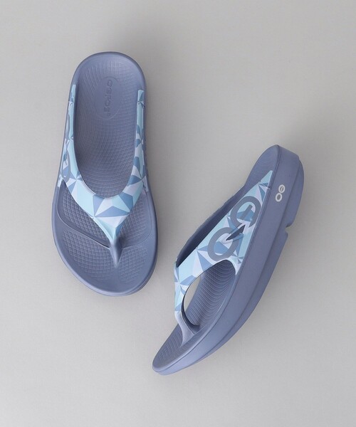 FREAK'S STORE(フリークスストア)の「OOFOS/ウーフォス OOriginal Limited/ウーオリジナルリミテッド(トングサンダル)(サンダル・レディース・グリーン/ブラック/ラベンダー・8/7/6)」の1枚目の写真