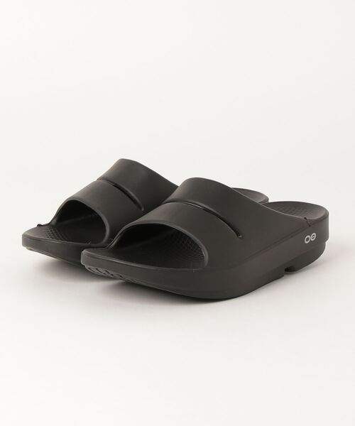 OOFOS(ウーフォス)の「ウーフォス OOFOS OOahh_Black(サンダル・メンズ・ブラック・28.0cm/27.0cm/26.0cm/23.0cm/25.0cm/24.0cm)」の1枚目の写真