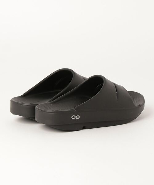 OOFOS(ウーフォス)の「ウーフォス OOFOS OOahh_Black(サンダル・メンズ・ブラック・28.0cm/27.0cm/26.0cm/23.0cm/25.0cm/24.0cm)」の3枚目の写真