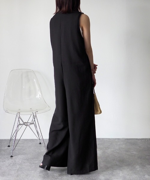 Riberry（リベリー）の「深Vネックサロペット（サロペット/オーバーオール・レディース・ブラック/グレイッシュベージュ/ベージュ/カーキ・MEDIUM）」の6枚目の写真