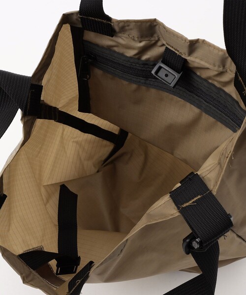 Battenwear(バテンウエア)の「Battenwear/バテンウエア MINI PACKABLE TOTE/ミニ パッカブルトートバック/ショルダーバック/ハンドバック(トートバッグ・メンズ・ベージュ/ブラック・フリ-)」の10枚目の写真