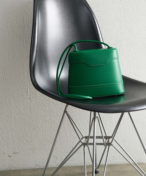 Whim Gazette（ウィムガゼット）の「【LE VERNIS】別注ボックスショルダー（ショルダーバッグ・レディース・ブラック/ベージュ/グリーン・FREE）」の3枚目の写真