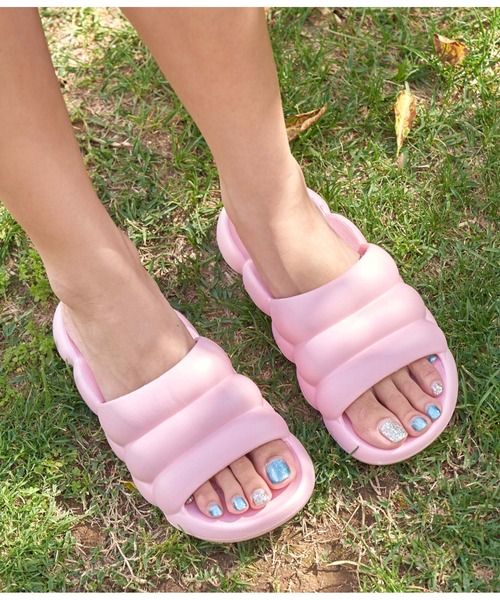 anap mimpi（アナップミンピ）の「フリップフロップマシュマロサンダル（サンダル・レディース・ブラック/イエロー/ピンク/アイボリー・L/M）」の4枚目の写真