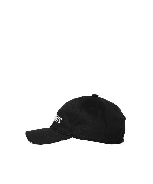 VETEMENTS（ヴェトモン）の「ICONIC LOGO CAP（キャップ・メンズ・ブラック・ONE SIZE）」の3枚目の写真