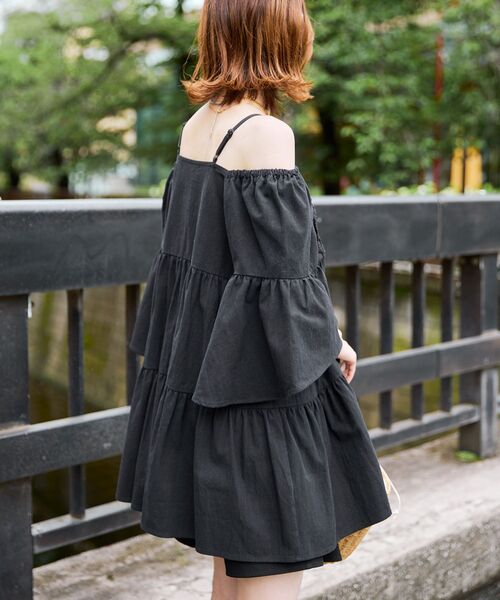 MAJESTIC LEGON(マジェスティックレゴン)の「フロントレースオフショルチュニック(シャツ/ブラウス・レディース・アイボリー/ブラック・MEDIUM)」の14枚目の写真