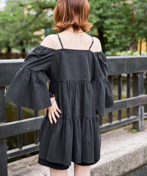 MAJESTIC LEGON(マジェスティックレゴン)の「フロントレースオフショルチュニック(シャツ/ブラウス・レディース・アイボリー/ブラック・MEDIUM)」の15枚目の写真
