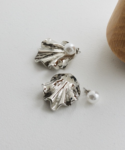 Andemiu(アンデミュウ)の「ウエーブパール2WAYピアス972253(ピアス(両耳用)・レディース・シルバー/ゴールド・FREE)」の2枚目の写真