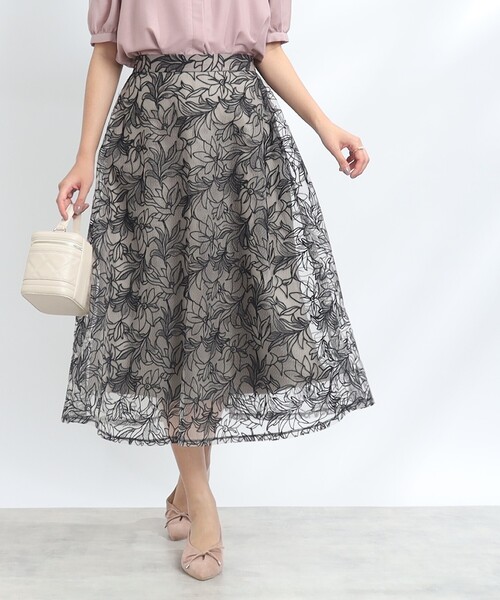 couture brooch（クチュールブローチ）の「◆【S-LL/秋冬新色！】チュール刺繍フレアースカート（スカート・レディース・ブラック系/グレー系・42/40/38/36）」の18枚目の写真