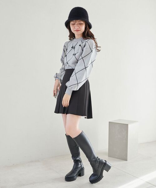 MAJESTIC LEGON(マジェスティックレゴン)の「【この冬注目度№1ニット】プチリボン&ビジューニット(ニット/セーター・レディース・ピンク系その他2/グレー系その他/ホワイト系その他2/ブラック系その他・MEDIUM)」の19枚目の写真
