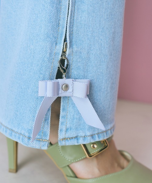 marun（マルン）の「＜大きいサイズ＞ 裾スリットデニムパンツ marun（デニムパンツ・レディース・ネイビー/ライトブルー・92/96/106/114/122/80/84/88/98）」の4枚目の写真