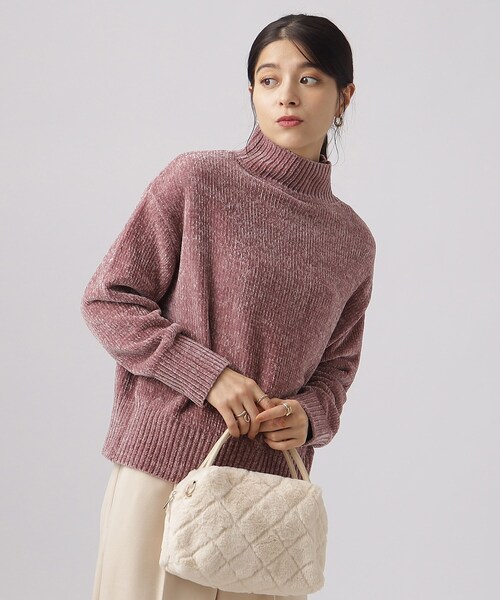 DRESKIP（ドレスキップ）の「◆【上品な光沢】なめらか ベロアモール モックネックニット（ニット/セーター・レディース・ベージュ/グレー/オフホワイト/ベビーピンク・02/03/04）」の4枚目の写真