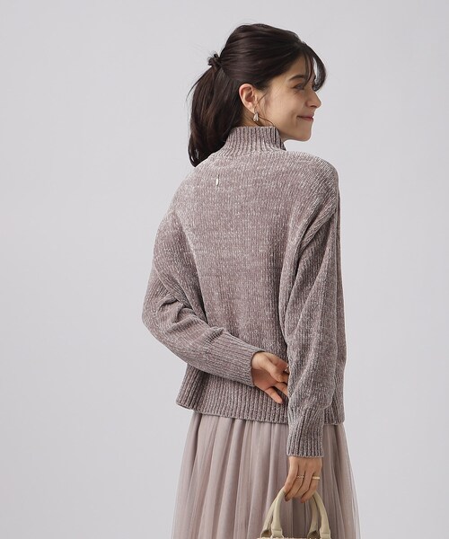 DRESKIP（ドレスキップ）の「◆【上品な光沢】なめらか ベロアモール モックネックニット（ニット/セーター・レディース・ベージュ/グレー/オフホワイト/ベビーピンク・02/03/04）」の6枚目の写真