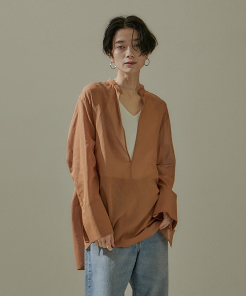 SALON adam et rope'(サロン アダム エ ロペ)の「オーガニックコットンスキッパーカラーシアーオーバーシャツ(シャツ/ブラウス・レディース・ホワイト/ブラック/ブラウン系その他2・FREE)」の3枚目の写真