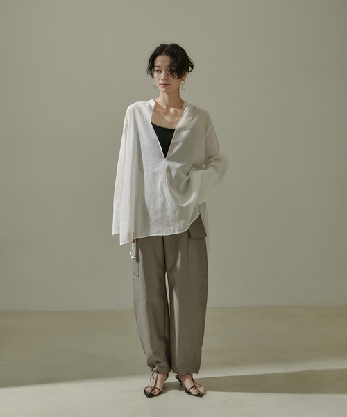 SALON adam et rope'(サロン アダム エ ロペ)の「オーガニックコットンスキッパーカラーシアーオーバーシャツ(シャツ/ブラウス・レディース・ホワイト/ブラック/ブラウン系その他2・FREE)」の15枚目の写真