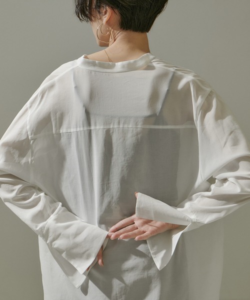 SALON adam et rope'(サロン アダム エ ロペ)の「オーガニックコットンスキッパーカラーシアーオーバーシャツ(シャツ/ブラウス・レディース・ホワイト/ブラック/ブラウン系その他2・FREE)」の5枚目の写真