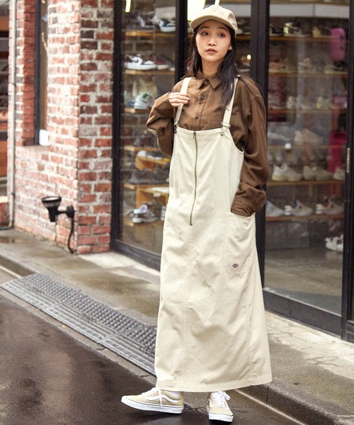 Dickies（ディッキーズ）の「Dickies/ディッキーズ ユーズド加工オーバーダイジャンパースカート【セットアップ対応】（ジャンパースカート・レディース・ベージュ/ブラック/ライトブルー/オフホワイト・M）」の22枚目の写真