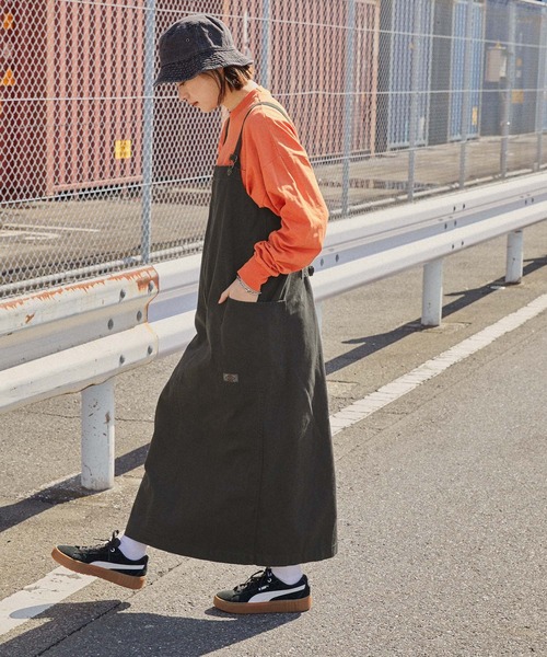 Dickies（ディッキーズ）の「Dickies/ディッキーズ ユーズド加工オーバーダイジャンパースカート【セットアップ対応】（ジャンパースカート・レディース・ベージュ/ブラック/ライトブルー/オフホワイト・M）」の8枚目の写真