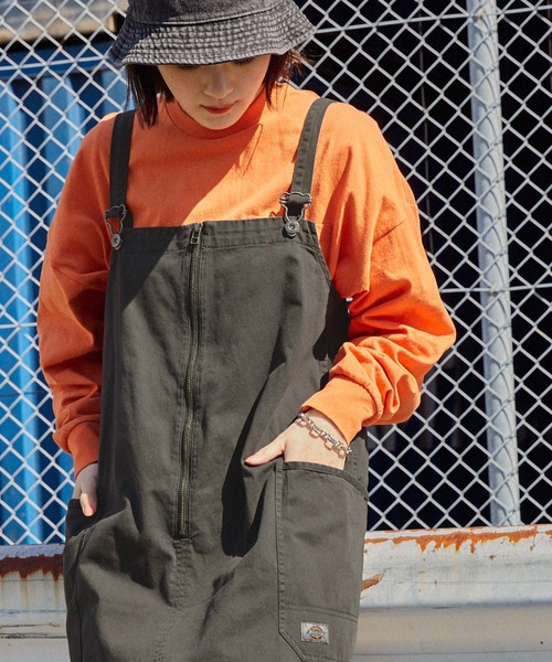 Dickies（ディッキーズ）の「Dickies/ディッキーズ ユーズド加工オーバーダイジャンパースカート【セットアップ対応】（ジャンパースカート・レディース・ベージュ/ブラック/ライトブルー/オフホワイト・M）」の9枚目の写真