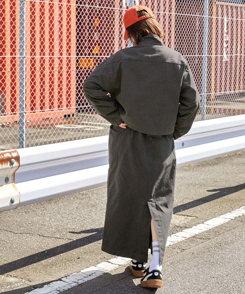 Dickies（ディッキーズ）の「Dickies/ディッキーズ ユーズド加工オーバーダイジャンパースカート【セットアップ対応】（ジャンパースカート・レディース・ベージュ/ブラック/ライトブルー/オフホワイト・M）」の15枚目の写真