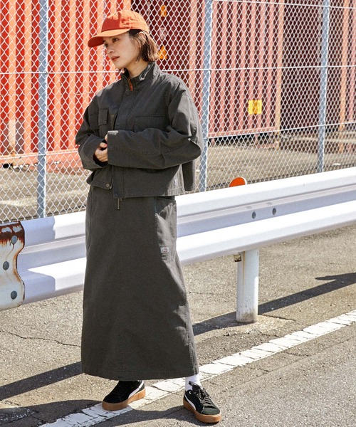 Dickies（ディッキーズ）の「Dickies/ディッキーズ ユーズド加工オーバーダイジャンパースカート【セットアップ対応】（ジャンパースカート・レディース・ベージュ/ブラック/ライトブルー/オフホワイト・M）」の14枚目の写真