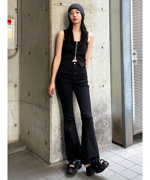 EMODA(エモダ)の「デニムフレアジップサロペット(サロペット/オーバーオール・レディース・ブラック/インディゴブルー/ブルー・SMALL/MEDIUM)」の16枚目の写真