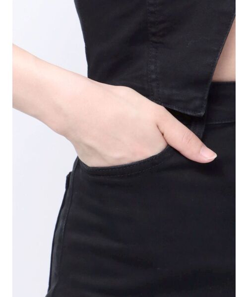 EMODA(エモダ)の「デニムフレアジップサロペット(サロペット/オーバーオール・レディース・ブラック/インディゴブルー/ブルー・SMALL/MEDIUM)」の4枚目の写真