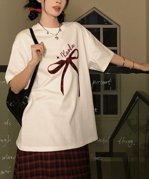 DIAVEL(ディアベル)の「韓国風 リボンデザイン半袖ビッグTシャツ(Tシャツ/カットソー・レディース・ホワイト/ブラック・M)」の4枚目の写真