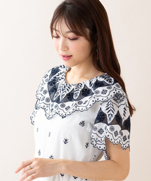 Rose Tiara(ローズティアラ)の「刺繍ワンピース(ワンピース・レディース・オフホワイト/ネイビー・38/42/46)」の4枚目の写真