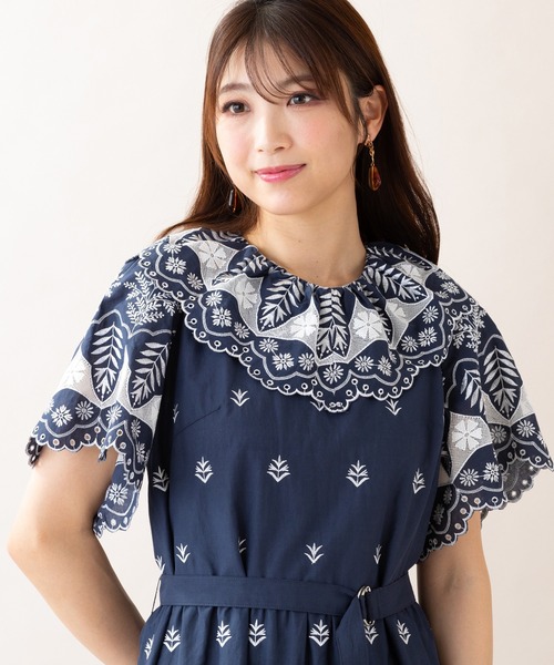 Rose Tiara(ローズティアラ)の「刺繍ワンピース(ワンピース・レディース・オフホワイト/ネイビー・38/42/46)」の7枚目の写真