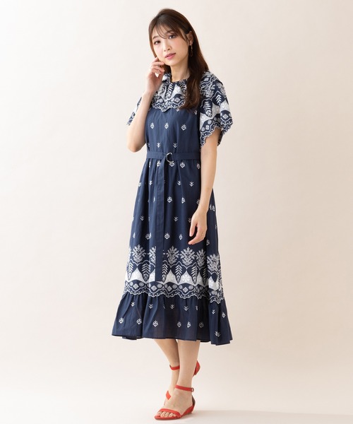 Rose Tiara(ローズティアラ)の「刺繍ワンピース(ワンピース・レディース・オフホワイト/ネイビー・38/42/46)」の6枚目の写真