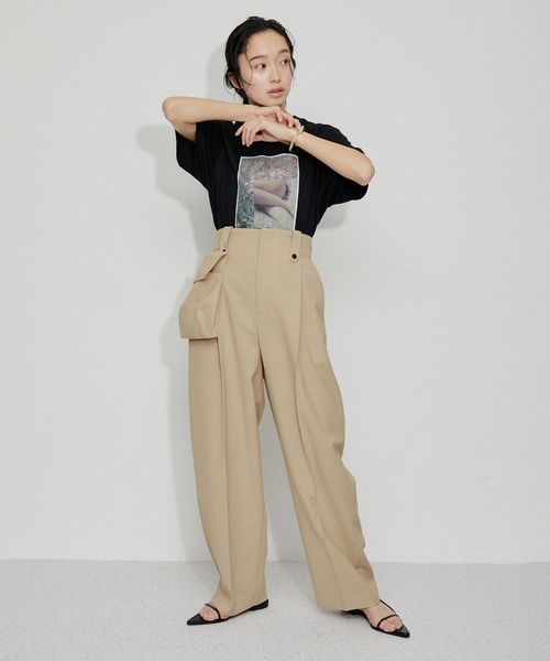 ADAM ET ROPE'(アダムエロペ)の「【サステナブル・撥水・UV・接触冷感】ポケットバックイージースラックス(スラックス・レディース・ベージュ/チャコールグレー・38/36)」の6枚目の写真