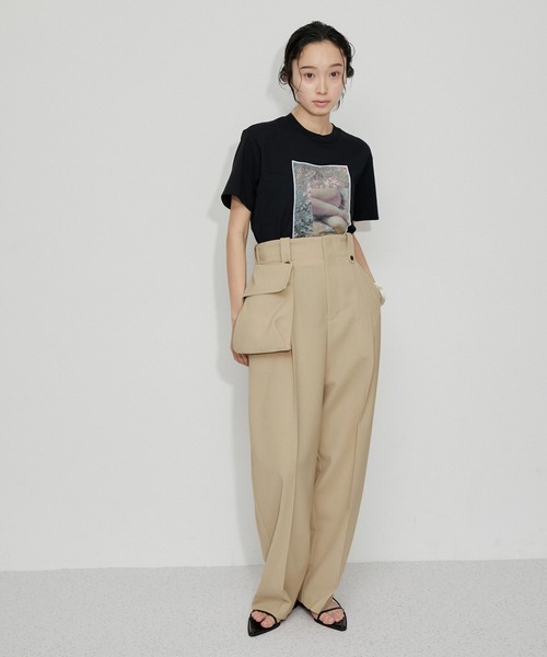 ADAM ET ROPE'(アダムエロペ)の「【サステナブル・撥水・UV・接触冷感】ポケットバックイージースラックス(スラックス・レディース・ベージュ/チャコールグレー・38/36)」の7枚目の写真