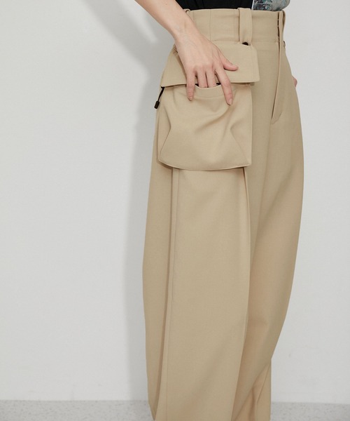 ADAM ET ROPE'(アダムエロペ)の「【サステナブル・撥水・UV・接触冷感】ポケットバックイージースラックス(スラックス・レディース・ベージュ/チャコールグレー・38/36)」の8枚目の写真