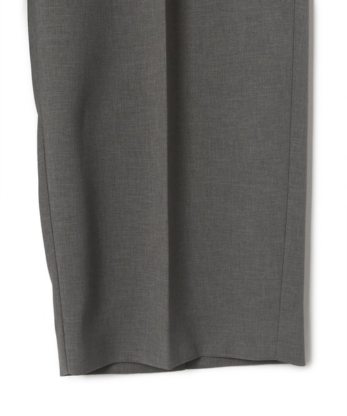 ADAM ET ROPE'(アダムエロペ)の「【サステナブル・撥水・UV・接触冷感】ポケットバックイージースラックス(スラックス・レディース・ベージュ/チャコールグレー・38/36)」の16枚目の写真