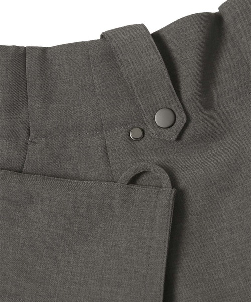 ADAM ET ROPE'(アダムエロペ)の「【サステナブル・撥水・UV・接触冷感】ポケットバックイージースラックス(スラックス・レディース・ベージュ/チャコールグレー・38/36)」の19枚目の写真