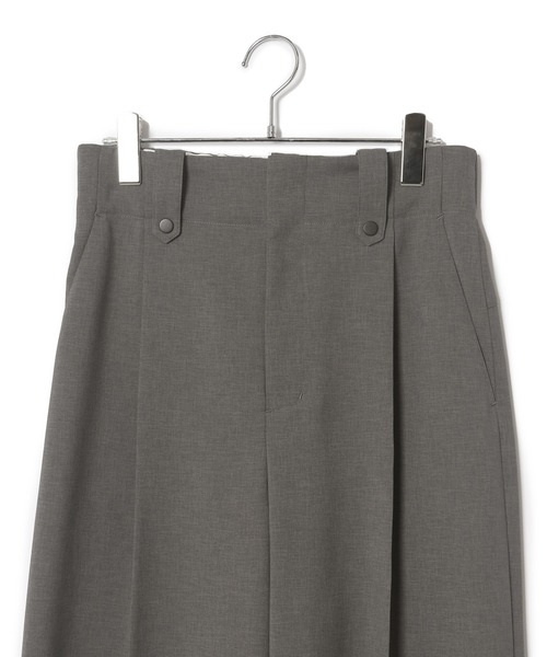 ADAM ET ROPE'(アダムエロペ)の「【サステナブル・撥水・UV・接触冷感】ポケットバックイージースラックス(スラックス・レディース・ベージュ/チャコールグレー・38/36)」の22枚目の写真