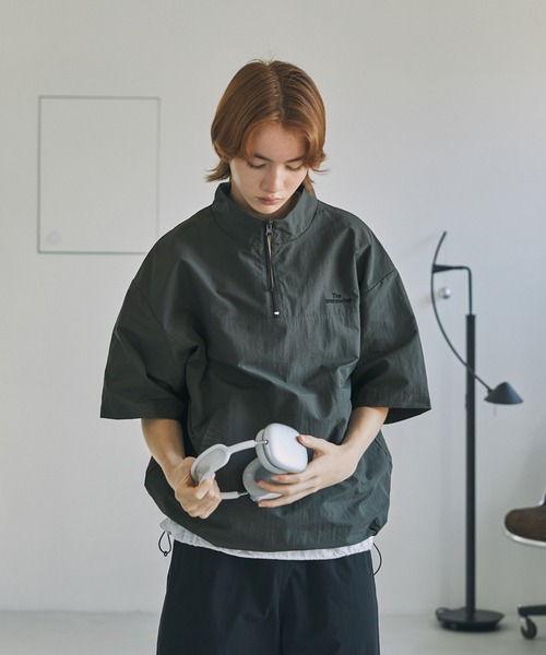 The unormwind（ザアンノームワインド）の「刺繍ロゴワッシャーナイロン　半袖ハーフジップ　裾ドローコード（その他トップス・メンズ・ブラック/ライトブルー/チャコール/ネイビー・S/M/L/XL）」の19枚目の写真
