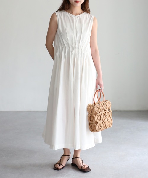 Riberry（リベリー）の「インド綿ブロードノースリウエストタックワンピース（ワンピース・レディース・ブルー/ブラック/オフホワイト/オレンジ・MEDIUM）」の7枚目の写真