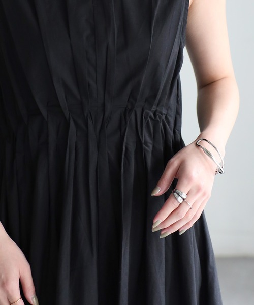 Riberry（リベリー）の「インド綿ブロードノースリウエストタックワンピース（ワンピース・レディース・ブルー/ブラック/オフホワイト/オレンジ・MEDIUM）」の12枚目の写真