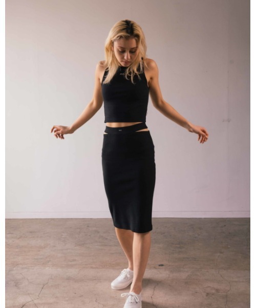 RVCA(ルーカ)の「RVCA レディース MINI RVCA RIB SKIRT スカート 【2024年夏モデル】/ルーカストレッチリブスカート(スカート・レディース・ブラック/アイボリー/ブラウン・MEDIUM/SMALL)」の2枚目の写真