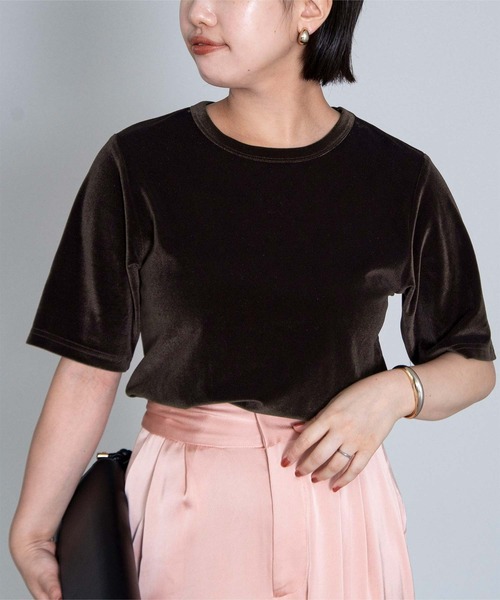 UR'S(ユアーズ)の「ベロアハーフスリーブTシャツ(Tシャツ/カットソー・レディース・チャコール/ダークブラウン/ピンク系その他/アイボリー・S/M/L)」の3枚目の写真