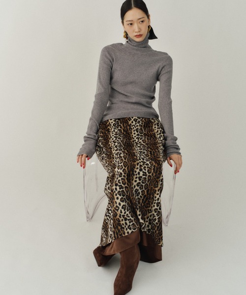 yae(ヤエ)の「【Best-Seller】 Super long sleeve rib knit / 【定番】スーパーロングスリーブリブニット(ニット/セーター・レディース・グレー/ブラック/レッド/ピンク/ブルー/ライトブルー/ベビーピンク・FREE)」の22枚目の写真