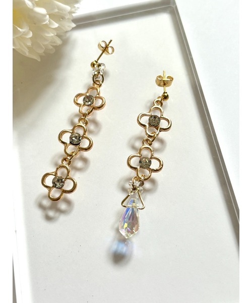 tone(トーン)の「【YM】ビジュー×花 クリスタル アシメ サージカルステンレスピアス(MA)(ピアス(両耳用)・レディース・ゴールド・FREE)」の3枚目の写真