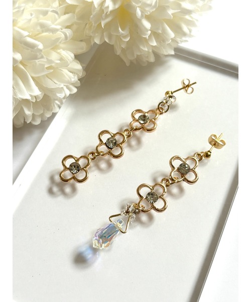tone(トーン)の「【YM】ビジュー×花 クリスタル アシメ サージカルステンレスピアス(MA)(ピアス(両耳用)・レディース・ゴールド・FREE)」の4枚目の写真