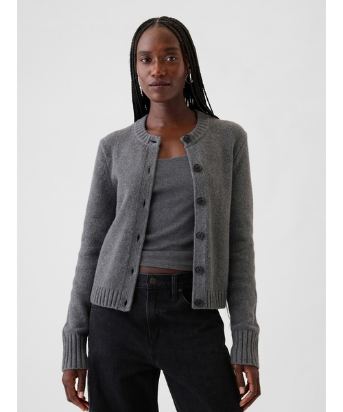 GAP（ギャップ）の「CashSoft カシミヤタッチ クロップドカーディガン（カーディガン/ボレロ・レディース・レッド/チャコールグレー/ブラック/ブラウン/ベージュ/アイボリー・L/M/S/XS/XXS/XL）」の3枚目の写真