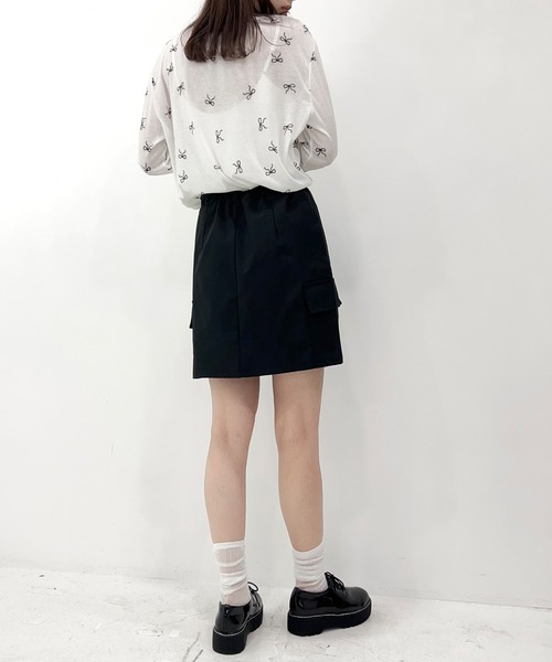 Newlyme（ニューリーミー）の「メニーリボンプリントシアートップス（Tシャツ/カットソー・レディース・ブラック/ホワイト・FREE）」の5枚目の写真