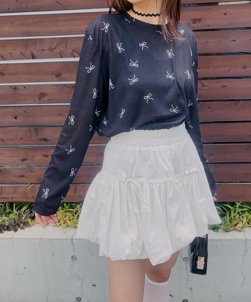 Newlyme（ニューリーミー）の「メニーリボンプリントシアートップス（Tシャツ/カットソー・レディース・ブラック/ホワイト・FREE）」の8枚目の写真