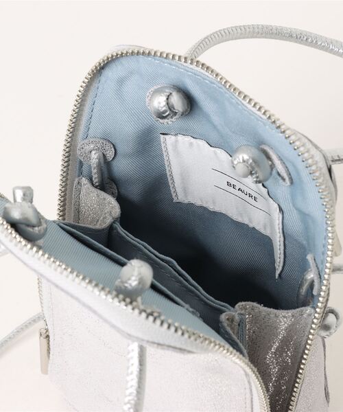 Jines(ジネス)の「カウレザー ブガッティ型2WAYミニショルダーBAG(ショルダーバッグ・レディース・ゴールド/シルバー・フリー)」の6枚目の写真