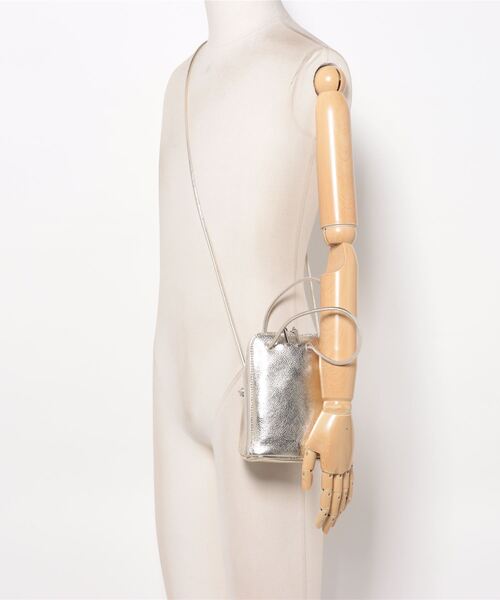 Jines(ジネス)の「カウレザー ブガッティ型2WAYミニショルダーBAG(ショルダーバッグ・レディース・ゴールド/シルバー・フリー)」の7枚目の写真